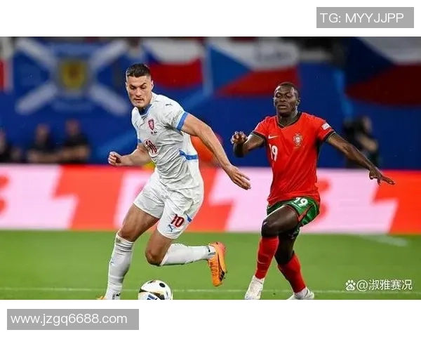 足球场上那些让人目不转睛的帅气球星背后的故事与魅力揭秘